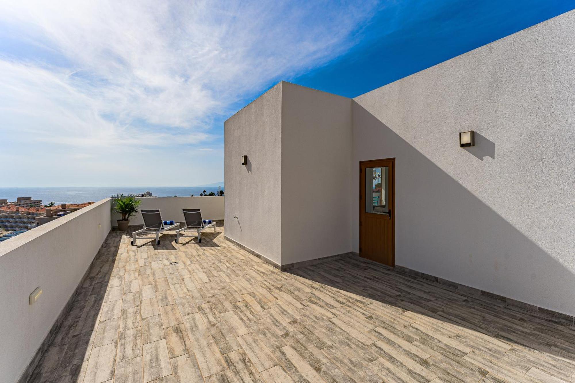 Fabulous Contemporary 5 Bedroom Villa With Private Heated Pool, Sleeps Max 13 Кальяо-Сальвахе Экстерьер фото