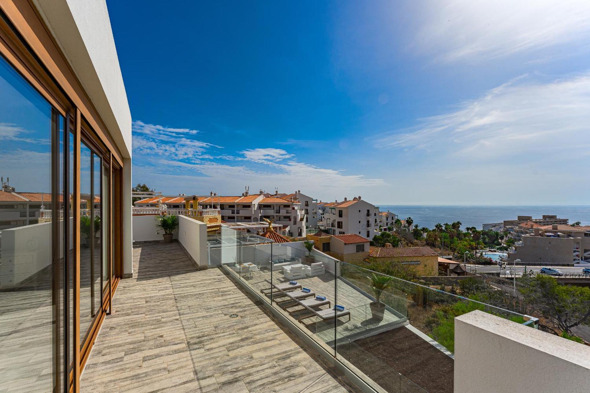 Fabulous Contemporary 5 Bedroom Villa With Private Heated Pool, Sleeps Max 13 Кальяо-Сальвахе Экстерьер фото