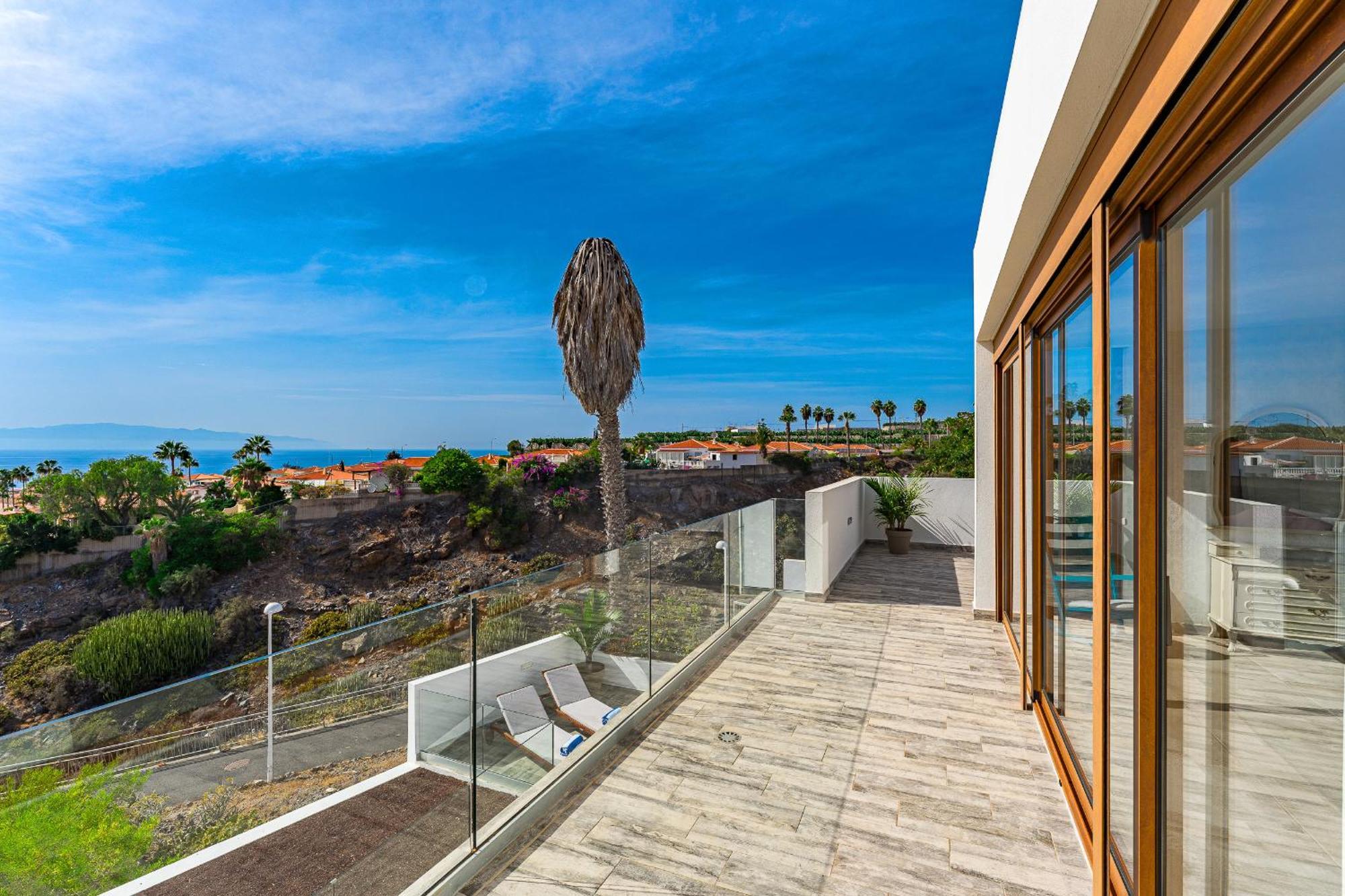 Fabulous Contemporary 5 Bedroom Villa With Private Heated Pool, Sleeps Max 13 Кальяо-Сальвахе Экстерьер фото