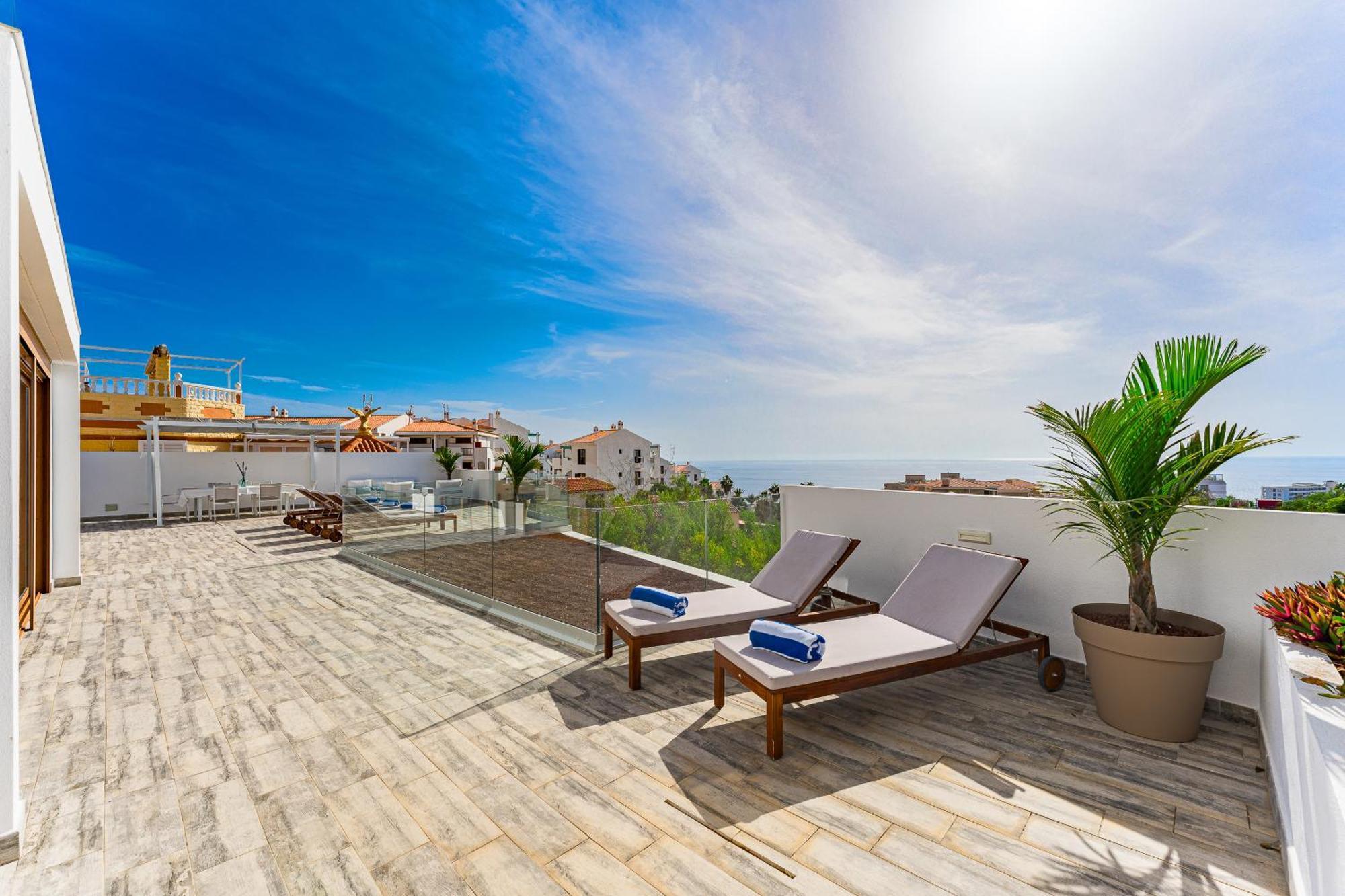Fabulous Contemporary 5 Bedroom Villa With Private Heated Pool, Sleeps Max 13 Кальяо-Сальвахе Экстерьер фото