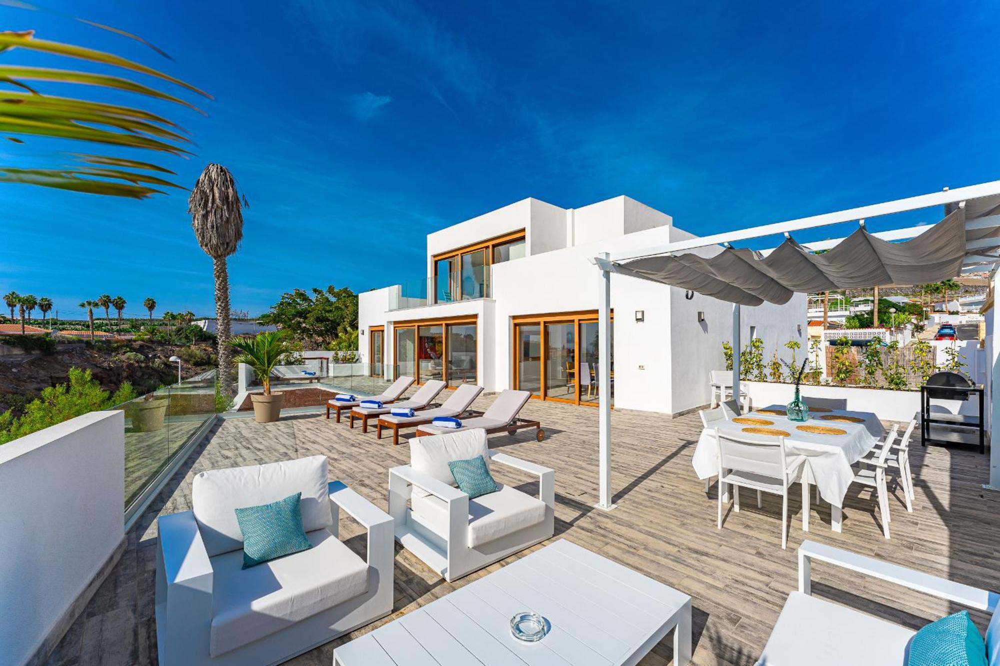 Fabulous Contemporary 5 Bedroom Villa With Private Heated Pool, Sleeps Max 13 Кальяо-Сальвахе Экстерьер фото