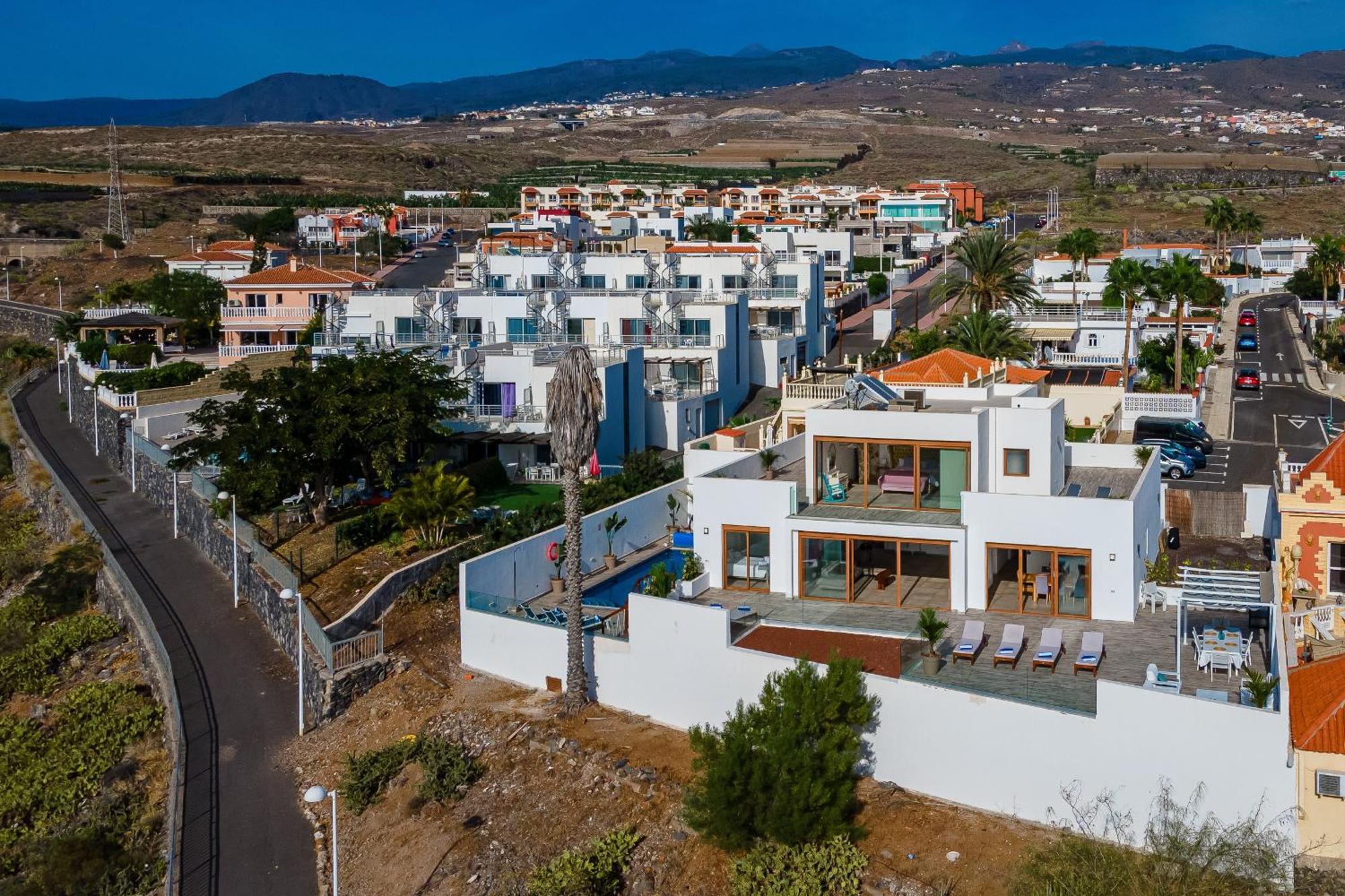 Fabulous Contemporary 5 Bedroom Villa With Private Heated Pool, Sleeps Max 13 Кальяо-Сальвахе Экстерьер фото